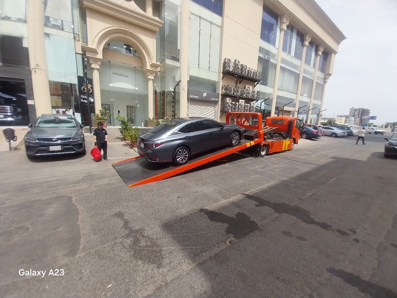 سطحة لنقل السيارات